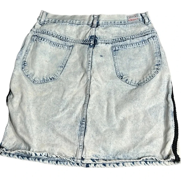 Vintage mini Jean skirt,women size 29?Acid wash, embroidered,patch,retro,boho - Picture 2 of 13